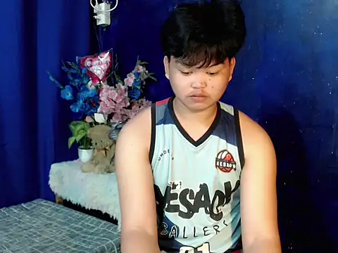 Reynelcock online show from November 25, 2025, 2:45 am