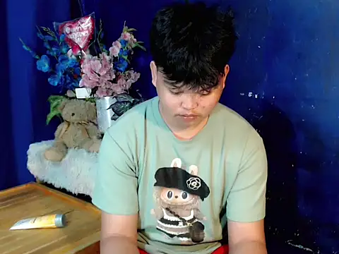 Reynelcock online show from November 28, 2025, 9:59 pm