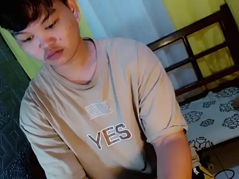 Reynelcock online show from October 13, 2025, 2:13 am