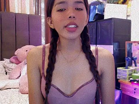 urswtasian chesca online show from September 26, 2025, 11:44 pm