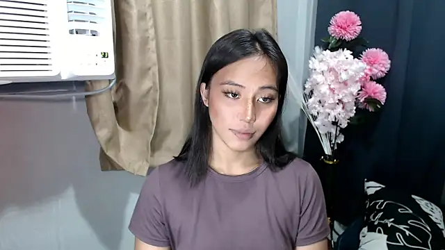 Snapshot of sweetiie_caren chatting on October 1, 2025, 5:23 am sweetiie caren online show from October 1, 2025, 5:23 am