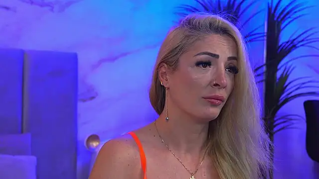 Izabellle02 online show from April 9, 2026, 4:03 am