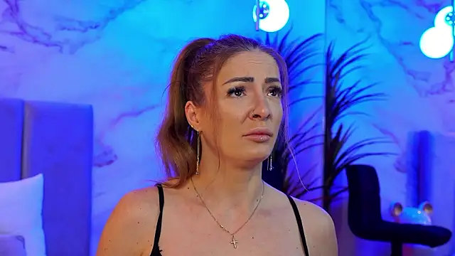 Snapshot of Izabellle02 chatting on February 23, 2026, 4:36 am Izabellle02 online show from February 23, 2026, 4:36 am