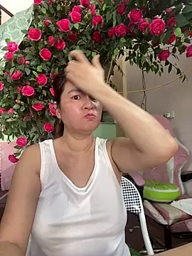 Snapshot of Bollozzy_89 chatting on October 20, 2025, 6:04 am Bollozzy 89 online show from October 20, 2025, 6:04 am