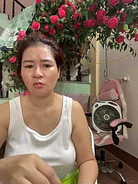 Snapshot of Bollozzy_89 chatting on October 13, 2025, 5:09 am Bollozzy 89 online show from October 13, 2025, 5:09 am