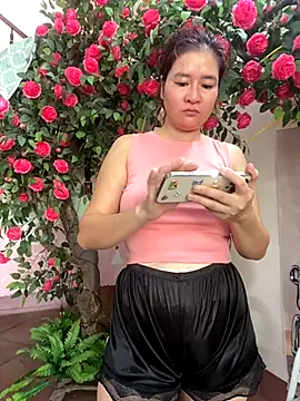 Snapshot of Bollozzy_89 chatting on October 10, 2025, 4:57 am Bollozzy 89 online show from October 10, 2025, 4:57 am