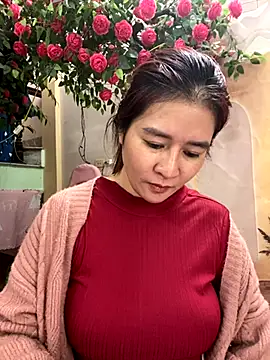 Snapshot of Bollozzy_89 chatting on October 23, 2025, 4:55 am Bollozzy 89 online show from October 23, 2025, 4:55 am