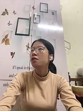 meomeo2k6 online show from November 11, 2025, 1:50 pm