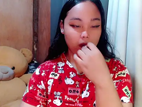  Lylia online show from November 21, 2025, 9:36 pm