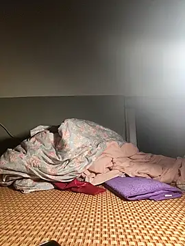 Snapshot of Du-Uyen chatting on November 4, 2025, 8:12 pm Du-Uyen online show from November 4, 2025, 8:12 pm