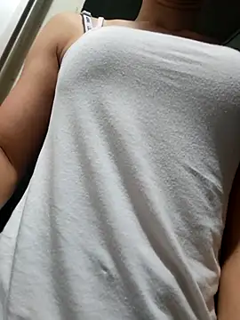 Snapshot of Du-Uyen chatting on September 29, 2025, 1:56 am Du-Uyen online show from September 29, 2025, 1:56 am