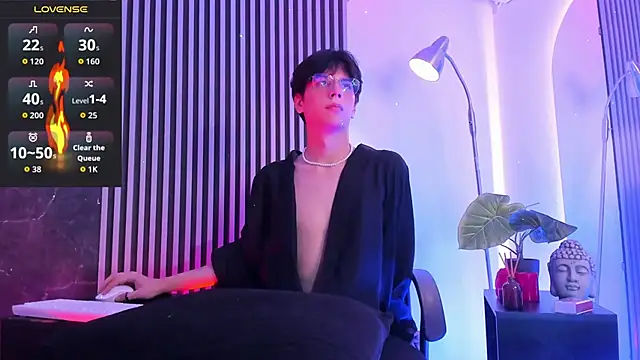 luixdust  online show from September 19, 2025, 4:49 am