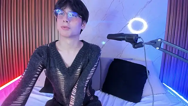 luixdust  online show from October 13, 2025, 9:38 pm