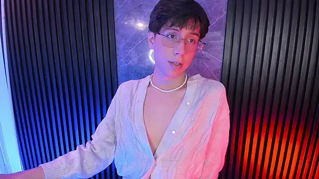 luixdust  online show from December 4, 2025, 5:39 am