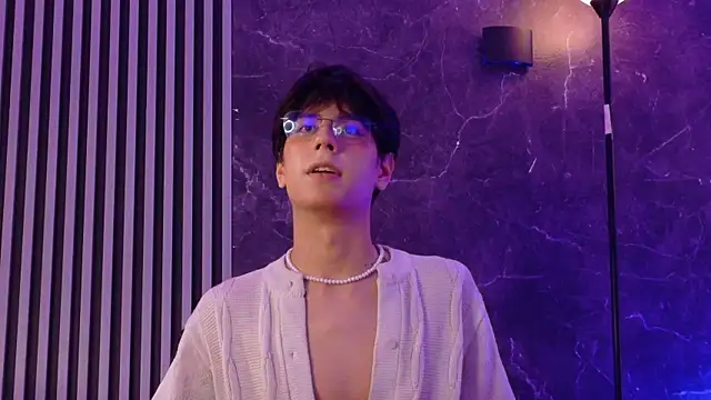 luixdust  online show from September 22, 2025, 5:57 am