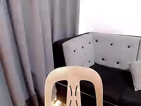 Snapshot of saucy_claire chatting on November 13, 2025, 7:51 pm saucy claire online show from November 13, 2025, 7:51 pm