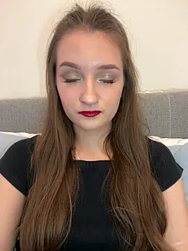 Snapshot of AdelinaEmber chatting on October 20, 2025, 9:43 am AdelinaEmber online show from October 20, 2025, 9:43 am