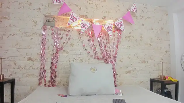 Snapshot of ikia_lopez_ chatting on February 18, 2026, 11:28 am ikia lopez online show from February 18, 2026, 11:28 am