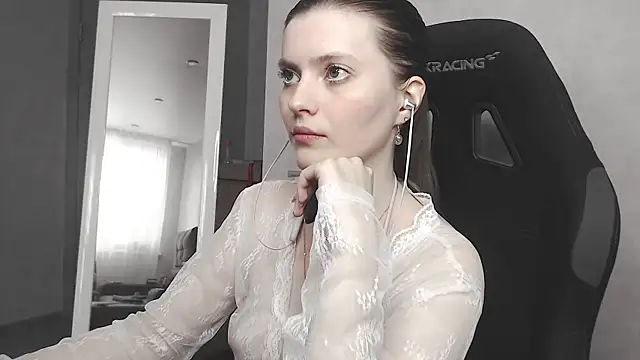 cute elfy  online show from September 26, 2025, 2:02 pm