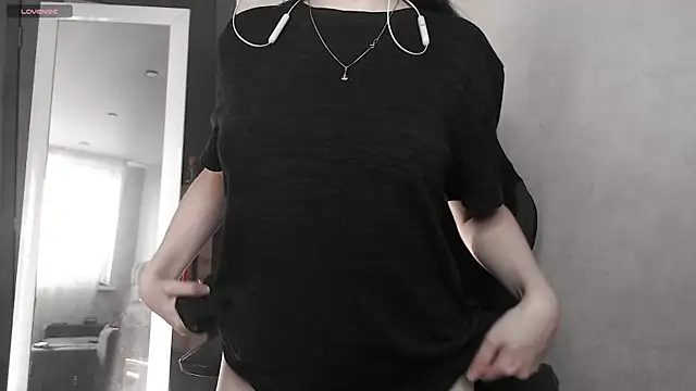 cute elfy  online show from September 23, 2025, 2:35 pm