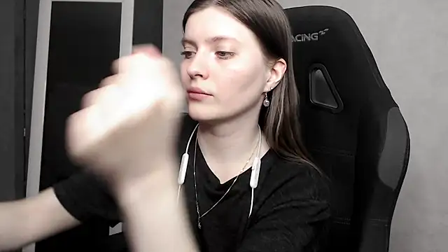 cute elfy  online show from September 22, 2025, 5:08 pm