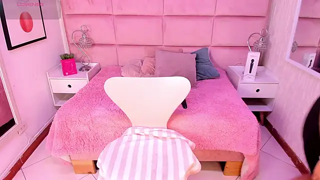 Snapshot of Janah_Myers chatting on February 28, 2026, 12:49 pm Janah Myers online show from February 28, 2026, 12:49 pm