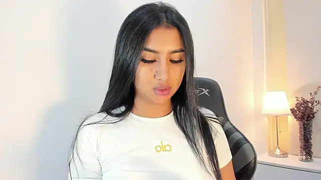 SalomeeBell online show from November 8, 2025, 8:23 pm