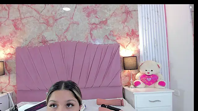 Wonderkloe  online show from April 10, 2026, 8:05 pm