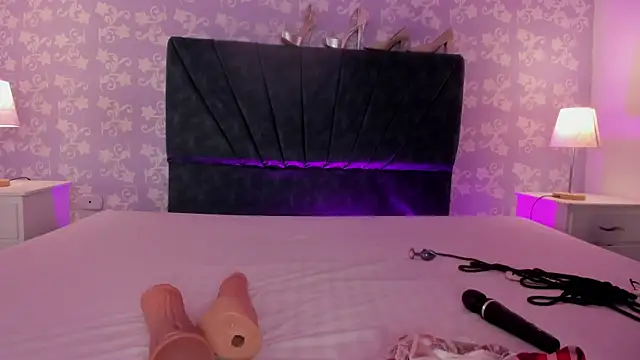 Wonderkloe  online show from April 12, 2026, 2:37 am