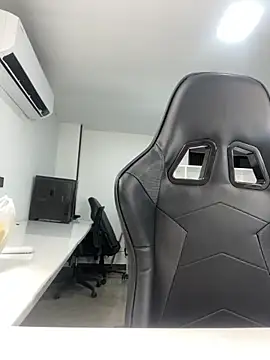 Snapshot of megan_bigboobs_ chatting on October 21, 2025, 10:36 am megan bigboobs online show from October 21, 2025, 10:36 am