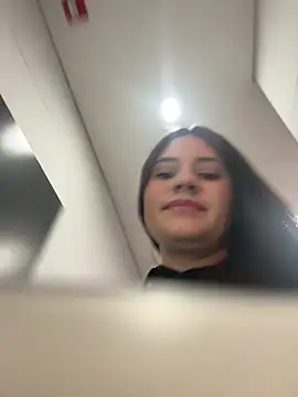 Snapshot of Isabella21_ chatting on October 18, 2025, 12:12 am Isabella21 online show from October 18, 2025, 12:12 am