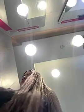 Snapshot of Isabella21_ chatting on October 7, 2025, 10:33 pm Isabella21 online show from October 7, 2025, 10:33 pm