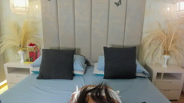 Snapshot of leaahcashh chatting on October 7, 2025, 7:59 pm leaahcashh online show from October 7, 2025, 7:59 pm