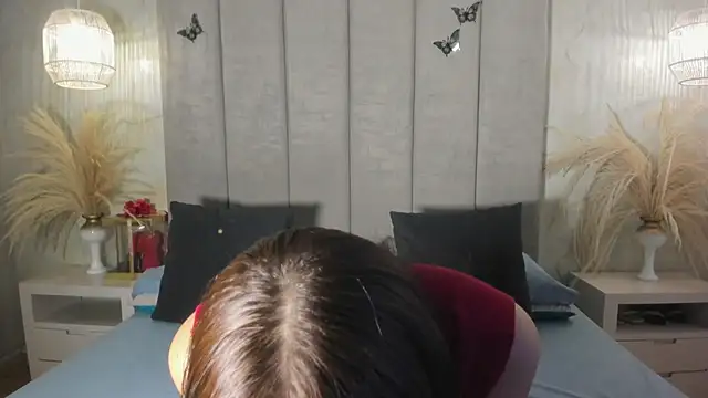 Snapshot of leaahcashh chatting on October 31, 2025, 4:20 am leaahcashh online show from October 31, 2025, 4:20 am