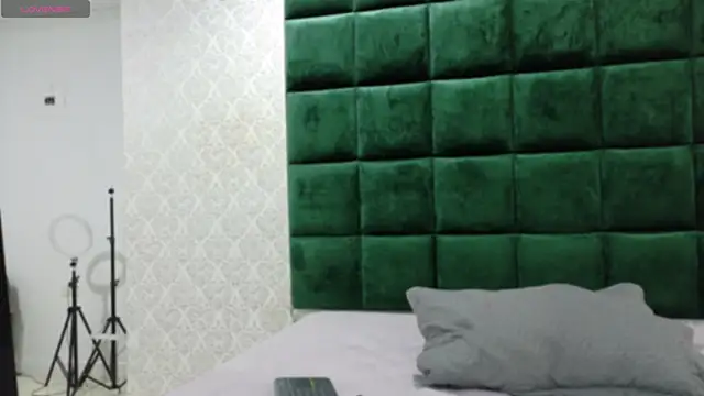 BeccaReedd online show from October 4, 2025, 3:08 am