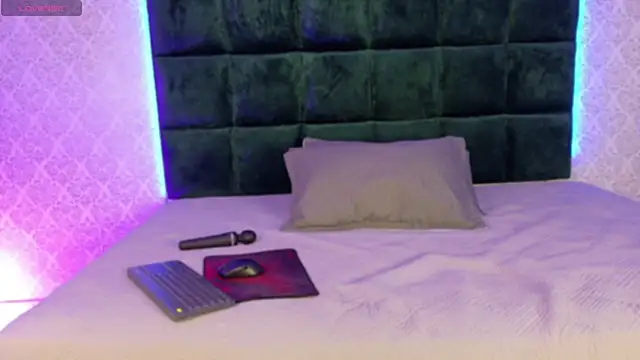 BeccaReedd online show from September 30, 2025, 3:01 am