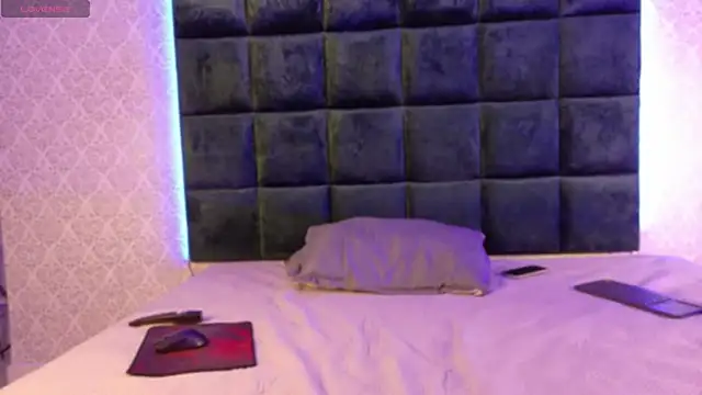 BeccaReedd online show from October 7, 2025, 2:56 am