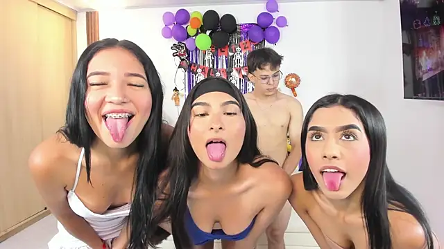 Snapshot of little_dolls11 chatting on October 8, 2025, 12:39 pm little dolls11 online show from October 8, 2025, 12:39 pm