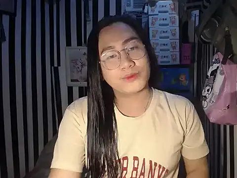 Snapshot of behappy4me chatting on July 27, 2026, 12:56 pm behappy4me online show from July 27, 2026, 12:56 pm