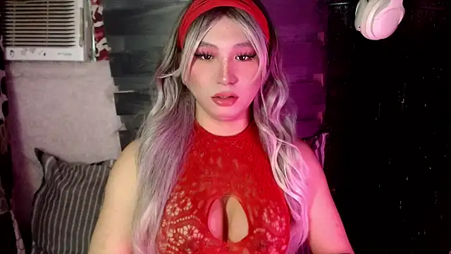 UrhotlucyTS online show from October 10, 2025, 7:09 am