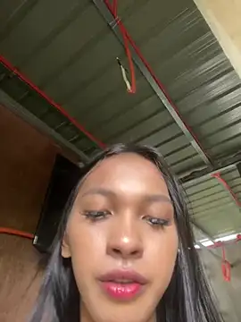 Snapshot of Simi_Ipit chatting on June 17, 2026, 6:35 am Simi Ipit online show from June 17, 2026, 6:35 am