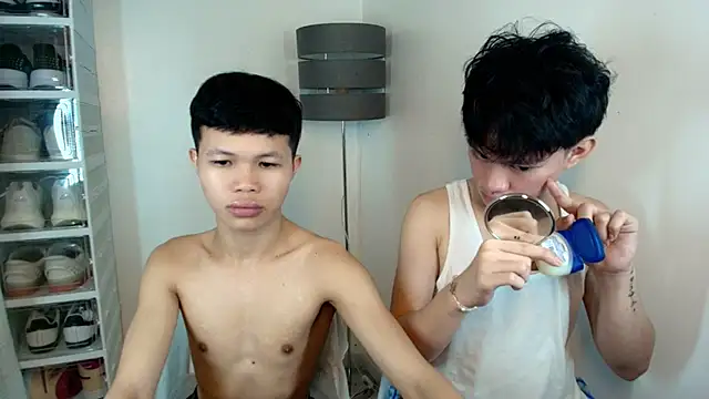 Snapshot of crazyasiantwink chatting on September 26, 2025, 5:36 am crazyasiantwink online show from September 26, 2025, 5:36 am