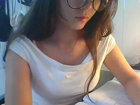 Snapshot of Linzly chatting on October 16, 2025, 2:20 am Linzly online show from October 16, 2025, 2:20 am