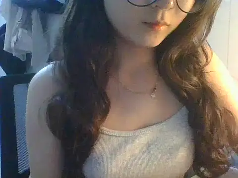 Snapshot of Linzly chatting on October 9, 2025, 5:02 pm Linzly online show from October 9, 2025, 5:02 pm