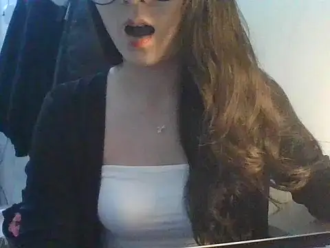 Snapshot of Linzly chatting on October 25, 2025, 5:02 pm Linzly online show from October 25, 2025, 5:02 pm