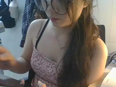 Snapshot of Linzly chatting on October 21, 2025, 5:01 pm Linzly online show from October 21, 2025, 5:01 pm