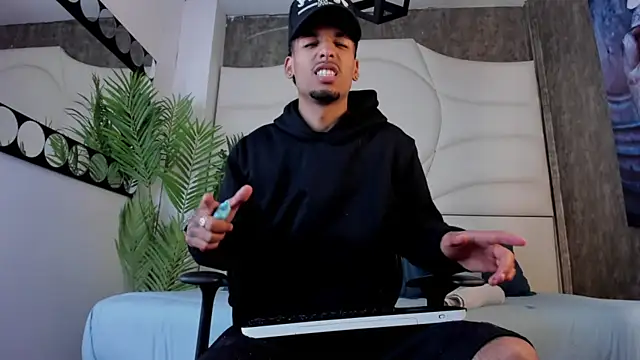 Snapshot of Thiagoferreti chatting on October 27, 2025, 7:37 pm Thiagoferreti online show from October 27, 2025, 7:37 pm