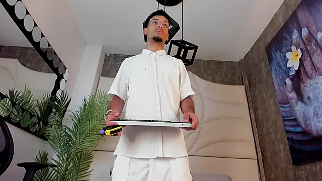 Snapshot of Thiagoferreti chatting on October 17, 2025, 3:21 am Thiagoferreti online show from October 17, 2025, 3:21 am