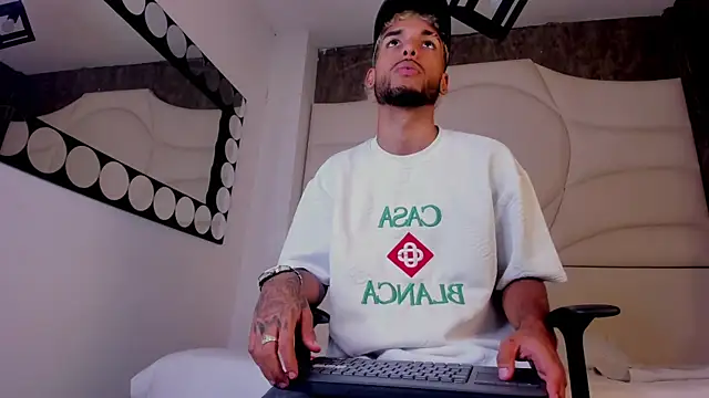 Snapshot of Thiagoferreti chatting on September 25, 2025, 3:34 am Thiagoferreti online show from September 25, 2025, 3:34 am