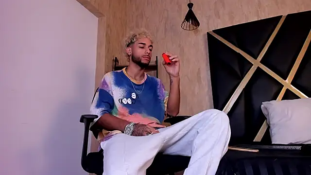 Snapshot of Thiagoferreti chatting on September 24, 2025, 3:35 am Thiagoferreti online show from September 24, 2025, 3:35 am